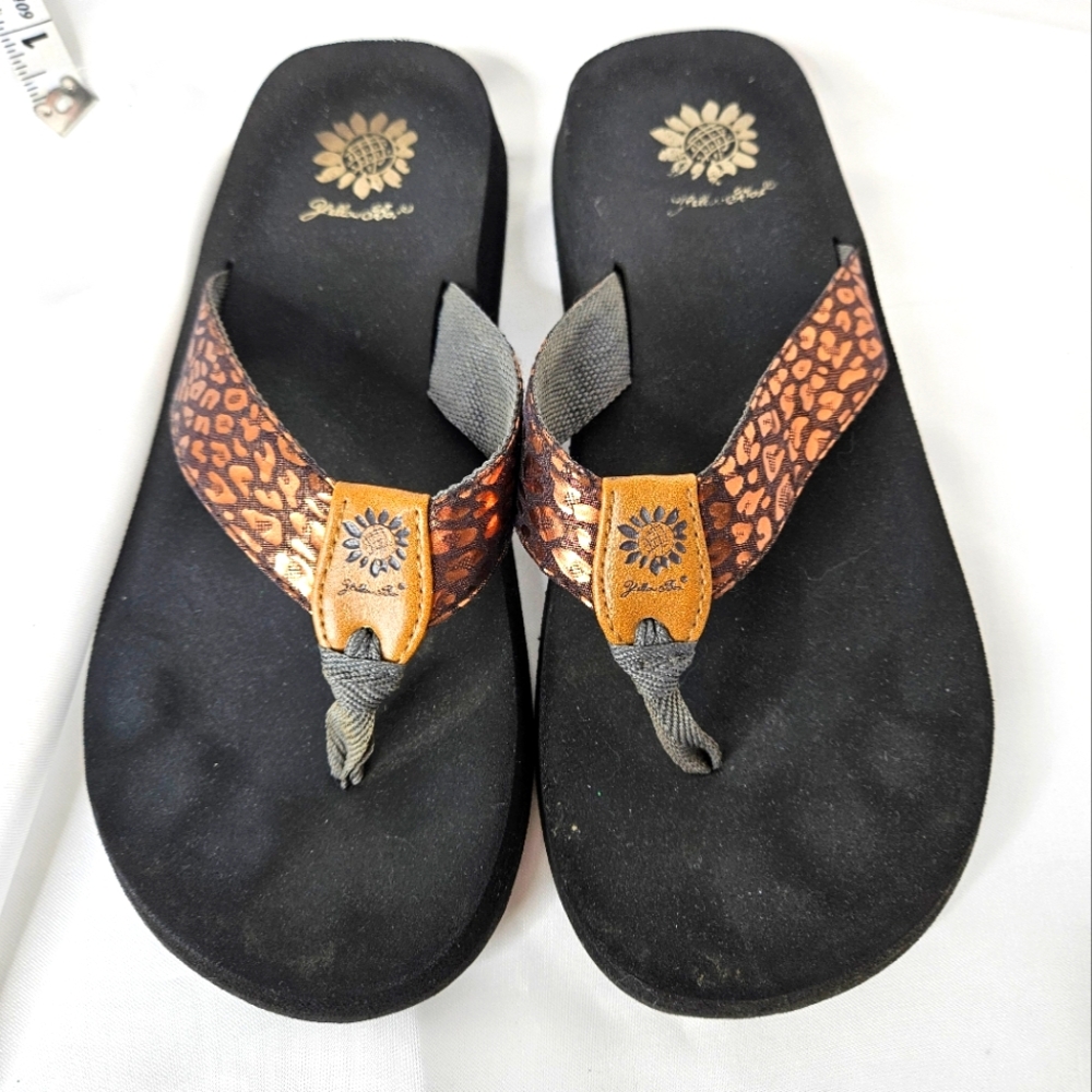 🌺 Yellow Box Flip Flops Animal Print Size 7